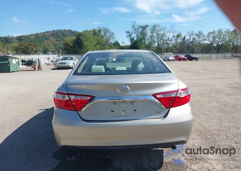 2015 Toyota Camry Le z USA, uszkodzony, nr VIN 4T4BF1FK0FR463233